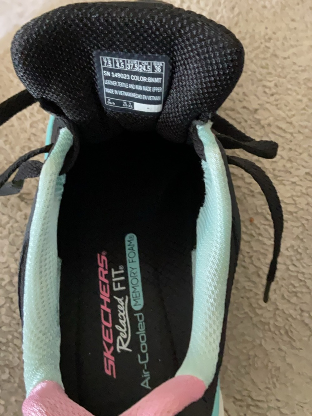 Skechers dlux walker memory foam tennis shoes- new. Never worn.